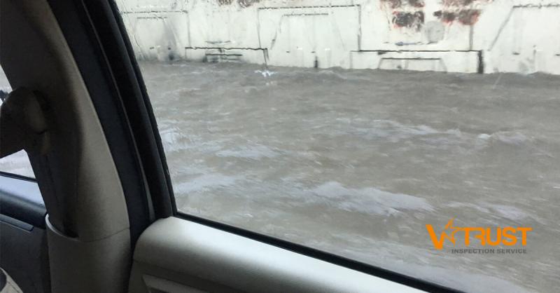 V-TRUST LIFE | Nasz inspektor z siedzibą w Ghaziabad, Indie, z drogi do kontroli jakości wysłał zdjęcie, które przypomina nam, że pora deszczowa w Indiach jest w pełni